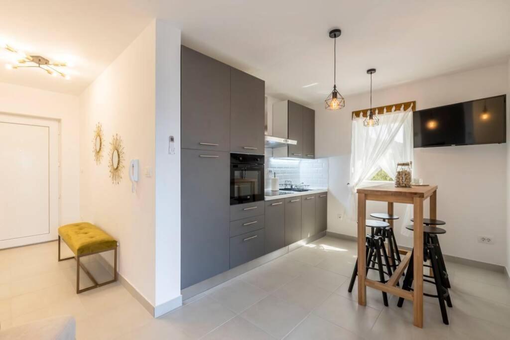 Apartment By Joe Trogir Exterior photo